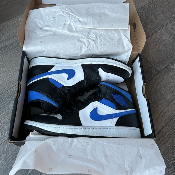 Nike Air Jordan 1 Mid
Men’s Size 9 - Picture 8 of 8